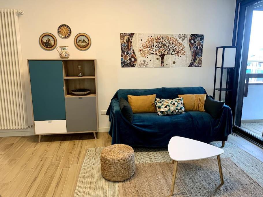 Appartamento Con Terrazzo Sui Tetti Milanesi ภายนอก รูปภาพ