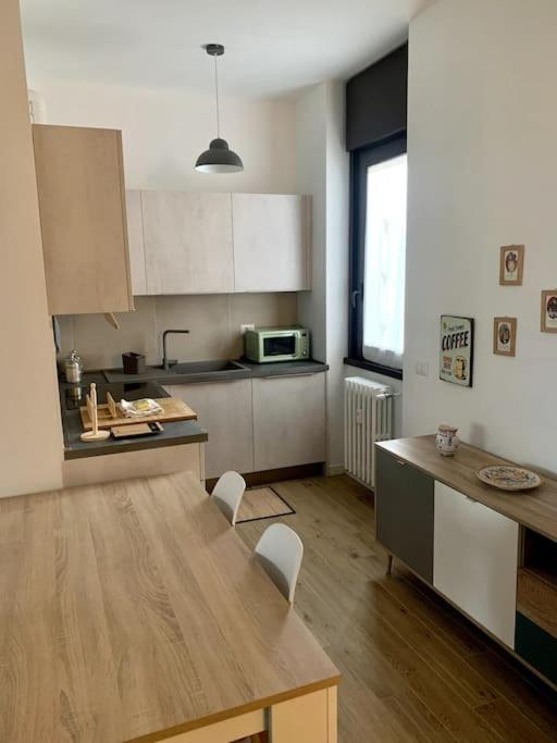Appartamento Con Terrazzo Sui Tetti Milanesi ภายนอก รูปภาพ